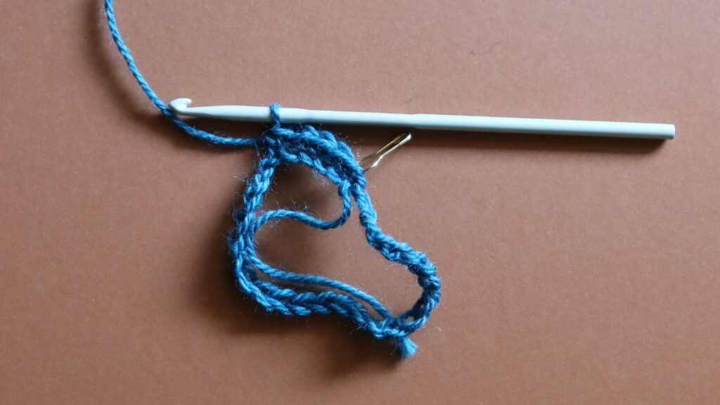How to create neat round joins for crochet Step 5.